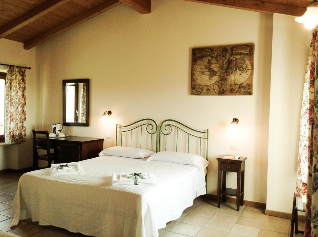 ホテルAgriturismo Anna Caterina カステルヌオーヴォ・デル・ガルダ 部屋 写真