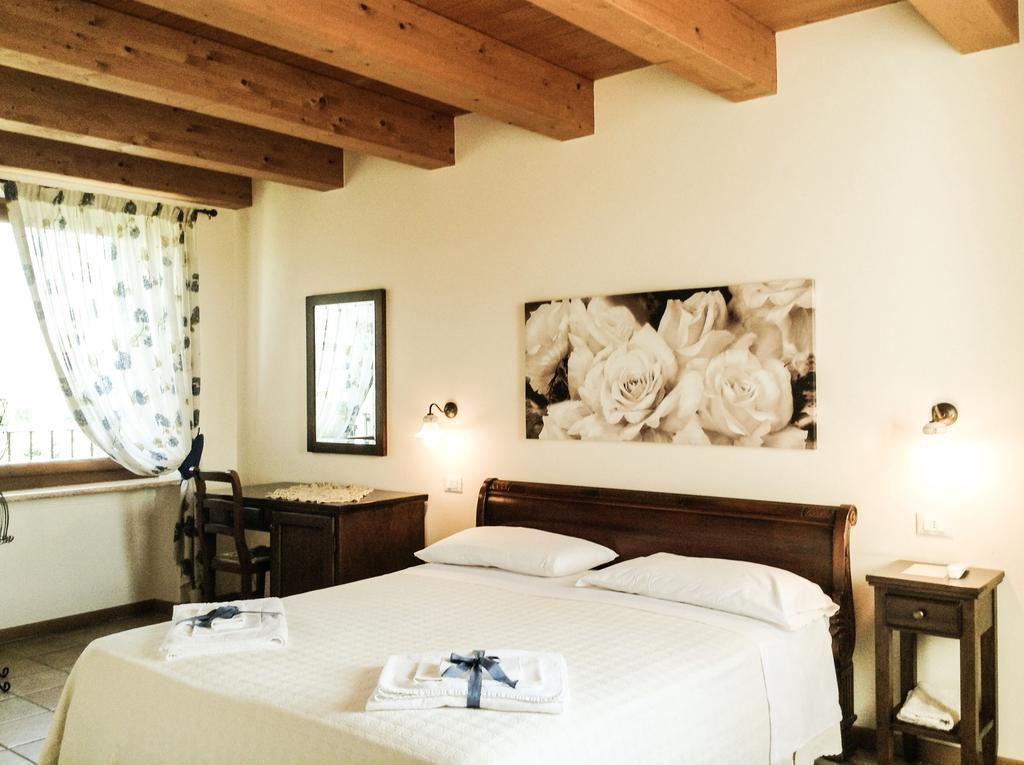 ホテルAgriturismo Anna Caterina カステルヌオーヴォ・デル・ガルダ 部屋 写真