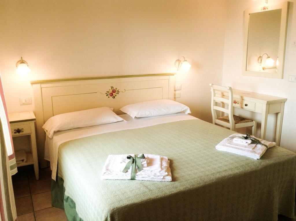 ホテルAgriturismo Anna Caterina カステルヌオーヴォ・デル・ガルダ 部屋 写真